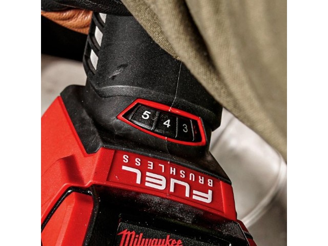 M18 FUEL™ 鋰電無碳刷5"調速速停砂輪機 (推鈕式)